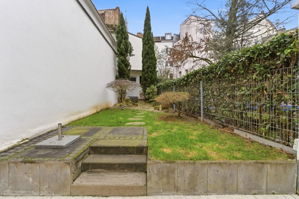 Gütelhöfer Immobilien - Immobilienangebot - Bonn - Alle - Stilvolles Gründerzeithaus mit 341m² Wohnfläche verteilt auf drei Wohneinheiten im Bonner Zentrum