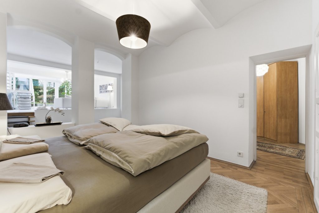 Gütelhöfer Immobilien - Immobilienangebot - Bonn - Alle - Stilvolles Gründerzeithaus mit 341m² Wohnfläche verteilt auf drei Wohneinheiten im Bonner Zentrum