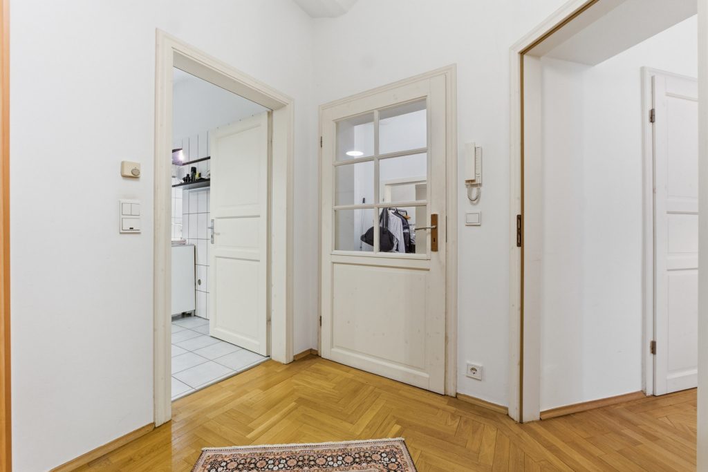 Gütelhöfer Immobilien - Immobilienangebot - Bonn - Alle - Stilvolles Gründerzeithaus mit 341m² Wohnfläche verteilt auf drei Wohneinheiten im Bonner Zentrum