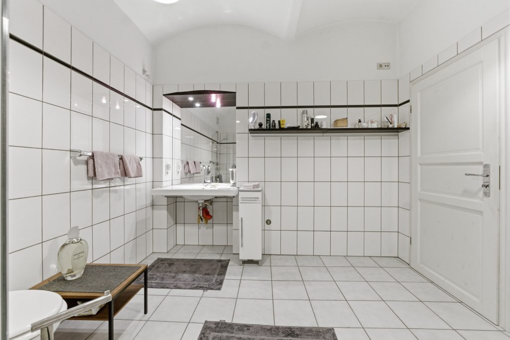 Gütelhöfer Immobilien - Immobilienangebot - Bonn - Alle - Stilvolles Gründerzeithaus mit 341m² Wohnfläche verteilt auf drei Wohneinheiten im Bonner Zentrum