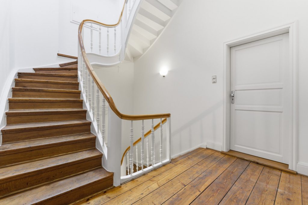 Gütelhöfer Immobilien - Immobilienangebot - Bonn - Alle - Stilvolles Gründerzeithaus mit 341m² Wohnfläche verteilt auf drei Wohneinheiten im Bonner Zentrum