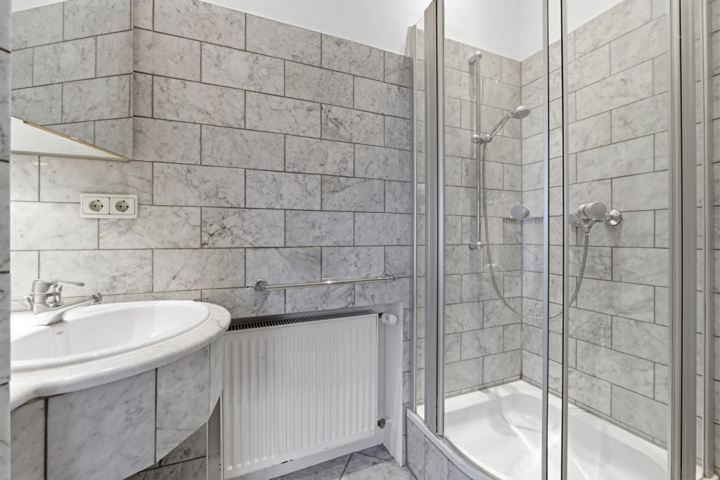 Gütelhöfer Immobilien - Immobilienangebot - Bonn - Alle - Stilvolles Gründerzeithaus mit 341m² Wohnfläche verteilt auf drei Wohneinheiten im Bonner Zentrum