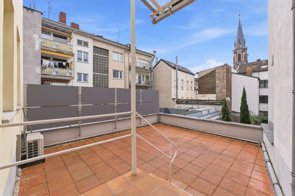 Gütelhöfer Immobilien - Immobilienangebot - Bonn - Alle - Stilvolles Gründerzeithaus mit 341m² Wohnfläche verteilt auf drei Wohneinheiten im Bonner Zentrum