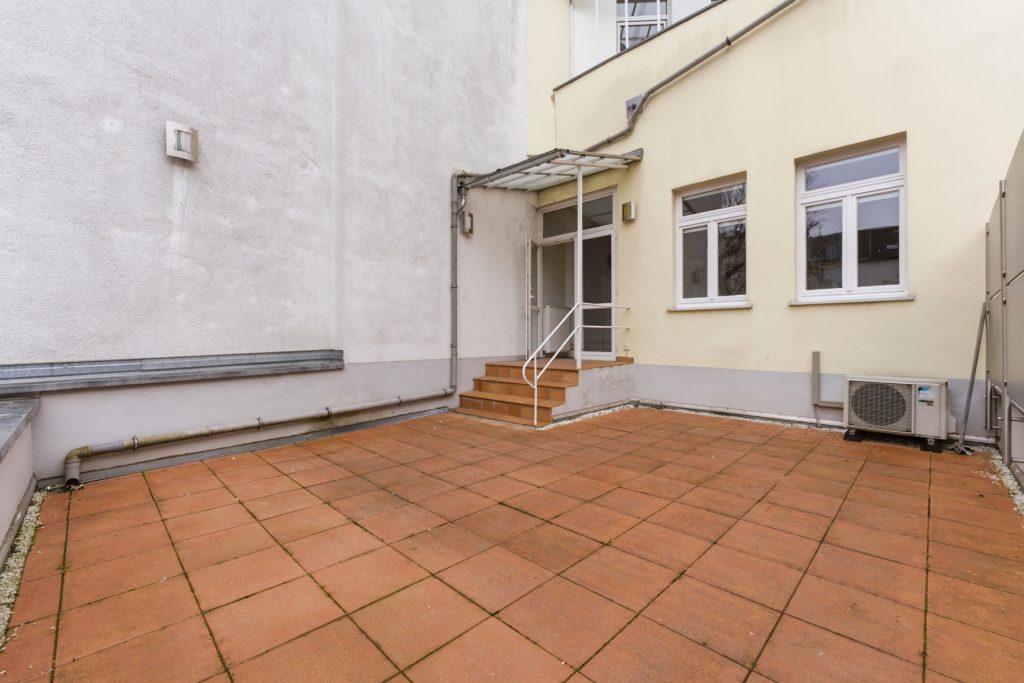 Gütelhöfer Immobilien - Immobilienangebot - Bonn - Alle - Stilvolles Gründerzeithaus mit 341m² Wohnfläche verteilt auf drei Wohneinheiten im Bonner Zentrum