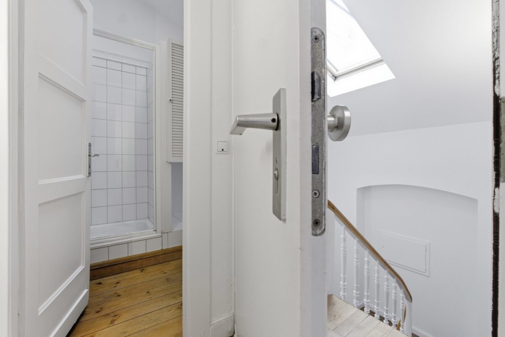 Gütelhöfer Immobilien - Immobilienangebot - Bonn - Alle - Stilvolles Gründerzeithaus mit 341m² Wohnfläche verteilt auf drei Wohneinheiten im Bonner Zentrum