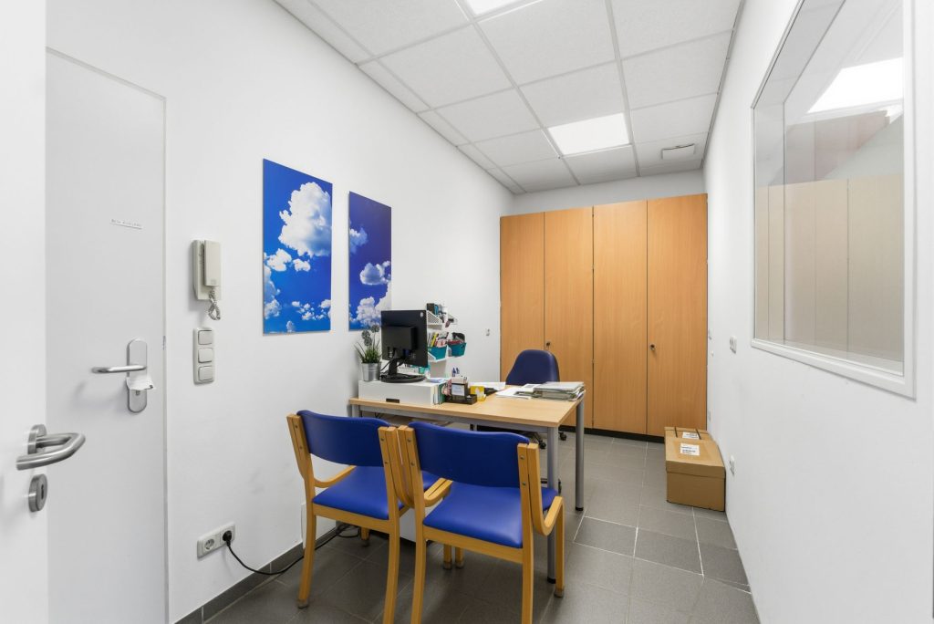 Gütelhöfer Immobilien - Immobilienangebot - Euskirchen - Alle - Kapitalanleger aufgepasst! Attraktive Praxis- und Schulungsräume in zentraler Lage von Euskirchen