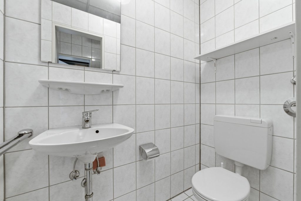 Gütelhöfer Immobilien - Immobilienangebot - Euskirchen - Alle - Solide vermietetes Ladenlokal für Kapitalanleger am Rand der Euskirchener Kernstadt mit Stellplatz