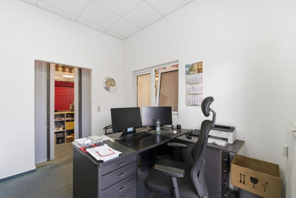 Gütelhöfer Immobilien - Immobilienangebot - Euskirchen - Alle - Solide vermietetes Ladenlokal für Kapitalanleger am Rand der Euskirchener Kernstadt mit Stellplatz