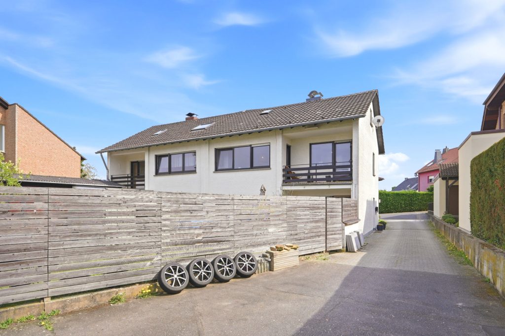 Gütelhöfer Immobilien - Immobilienangebot - Rheinbach / Merzbach - Alle - Modernisiert u. stilvoll! Solide vermietete Doppelhaushälfte mit Garten in ruhiger Lage von Merzbach