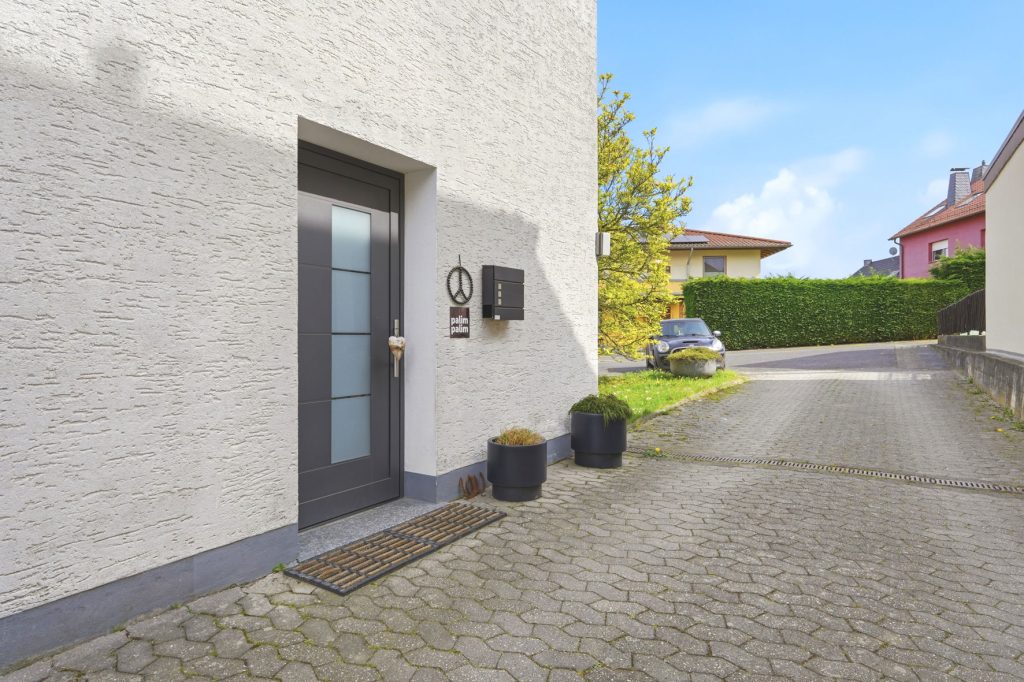 Gütelhöfer Immobilien - Immobilienangebot - Rheinbach / Merzbach - Alle - Modernisiert u. stilvoll! Solide vermietete Doppelhaushälfte mit Garten in ruhiger Lage von Merzbach