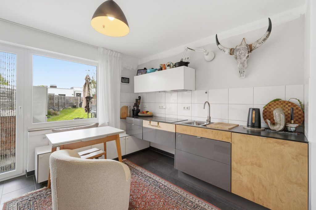 Gütelhöfer Immobilien - Immobilienangebot - Rheinbach / Merzbach - Alle - Modernisiert u. stilvoll! Solide vermietete Doppelhaushälfte mit Garten in ruhiger Lage von Merzbach