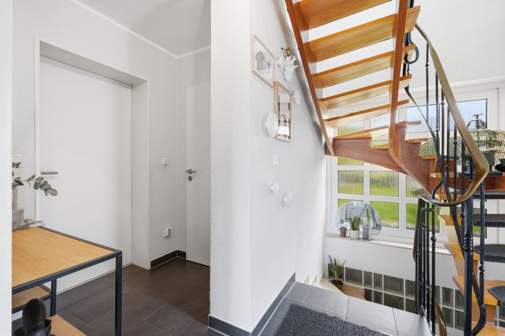 Gütelhöfer Immobilien - Immobilienangebot - Rheinbach / Merzbach - Alle - Modernisiert u. stilvoll! Solide vermietete Doppelhaushälfte mit Garten in ruhiger Lage von Merzbach