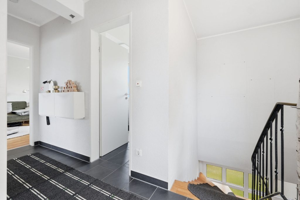 Gütelhöfer Immobilien - Immobilienangebot - Rheinbach / Merzbach - Alle - Modernisiert u. stilvoll! Solide vermietete Doppelhaushälfte mit Garten in ruhiger Lage von Merzbach