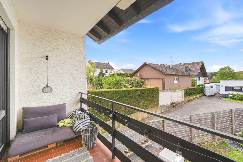 Gütelhöfer Immobilien - Immobilienangebot - Rheinbach / Merzbach - Alle - Modernisiert u. stilvoll! Solide vermietete Doppelhaushälfte mit Garten in ruhiger Lage von Merzbach