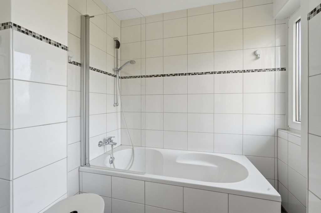 Gütelhöfer Immobilien - Immobilienangebot - Rheinbach / Merzbach - Alle - Modernisiert u. stilvoll! Solide vermietete Doppelhaushälfte mit Garten in ruhiger Lage von Merzbach