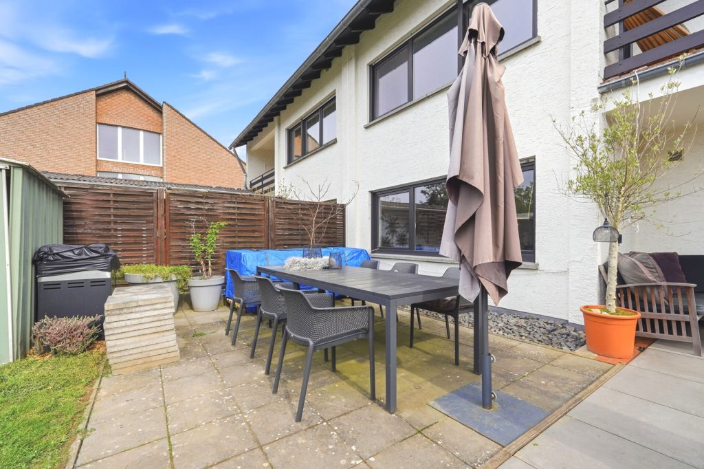 Gütelhöfer Immobilien - Immobilienangebot - Rheinbach / Merzbach - Alle - Modernisiert u. stilvoll! Solide vermietete Doppelhaushälfte mit Garten in ruhiger Lage von Merzbach