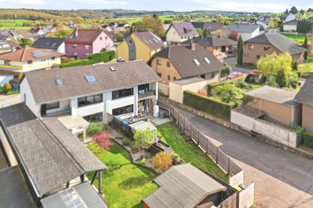 Gütelhöfer Immobilien - Immobilienangebot - Rheinbach / Merzbach - Alle - Modernisiert u. stilvoll! Solide vermietete Doppelhaushälfte mit Garten in ruhiger Lage von Merzbach