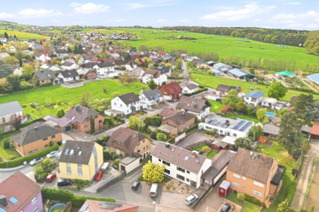 Gütelhöfer Immobilien - Immobilienangebot - Rheinbach / Merzbach - Alle - Modernisiert u. stilvoll! Solide vermietete Doppelhaushälfte mit Garten in ruhiger Lage von Merzbach