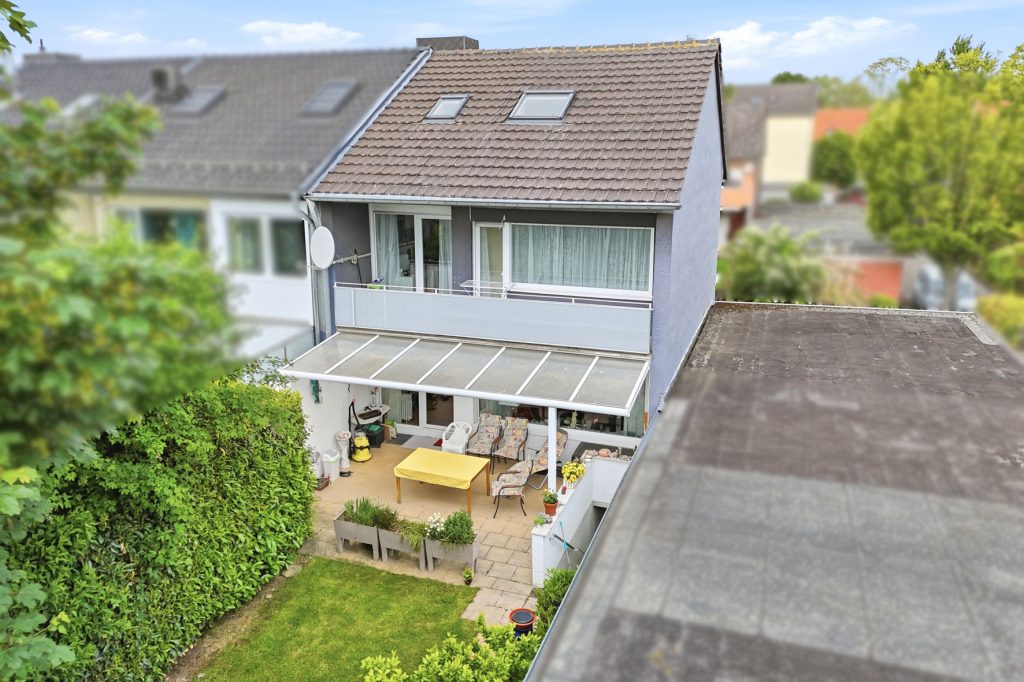 Gütelhöfer Immobilien - Immobilienangebot - Wesseling / Keldenich - Alle - Solides Reihenendhaus mit Garage, Garten und überdachter Terrasse in beliebter Lage von Keldenich