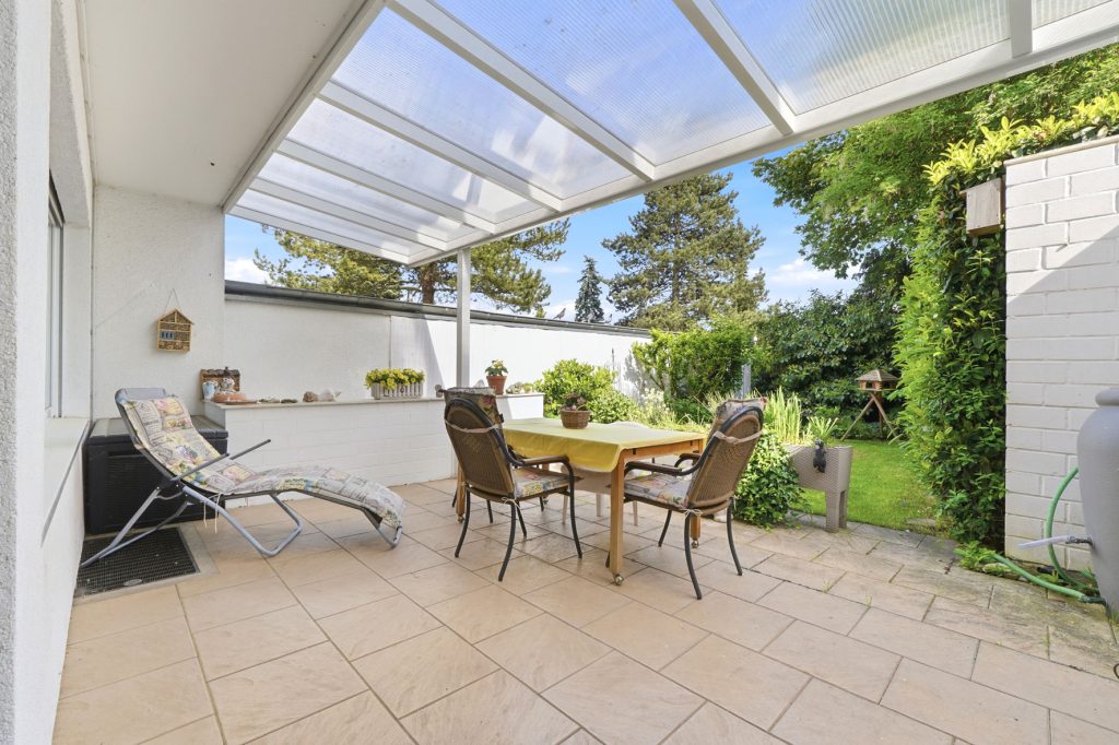 Gütelhöfer Immobilien - Immobilienangebot - Wesseling / Keldenich - Alle - Solides Reihenendhaus mit Garage, Garten und überdachter Terrasse in beliebter Lage von Keldenich
