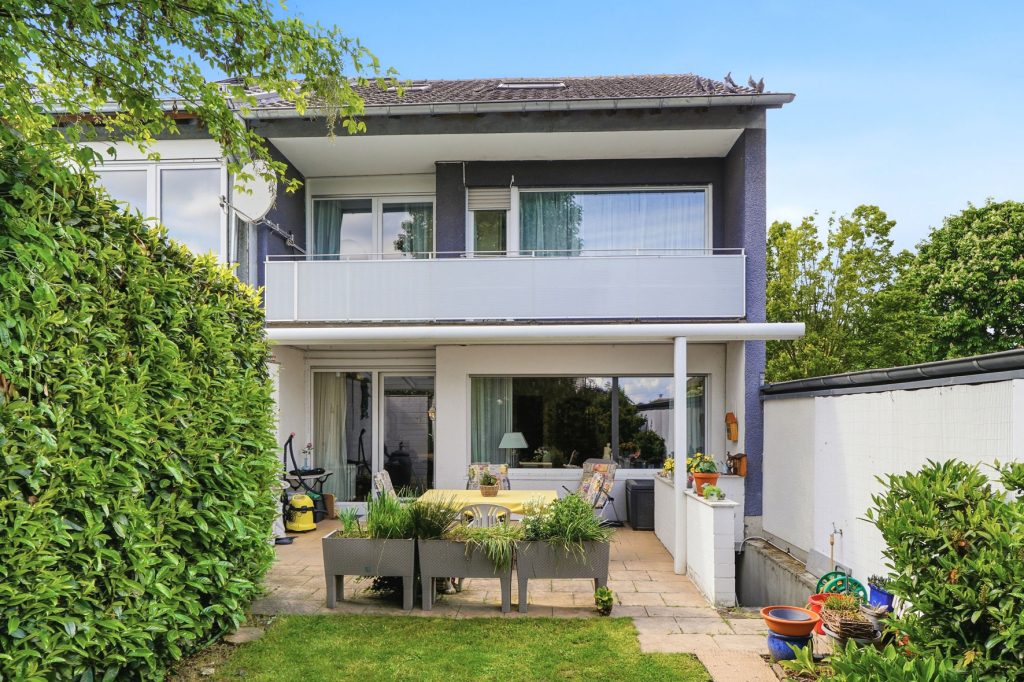 Gütelhöfer Immobilien - Immobilienangebot - Wesseling / Keldenich - Alle - Solides Reihenendhaus mit Garage, Garten und überdachter Terrasse in beliebter Lage von Keldenich