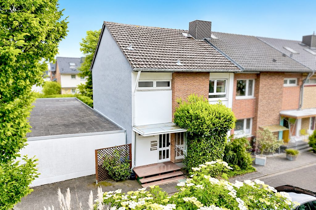 Gütelhöfer Immobilien - Immobilienangebot - Wesseling / Keldenich - Alle - Solides Reihenendhaus mit Garage, Garten und überdachter Terrasse in beliebter Lage von Keldenich
