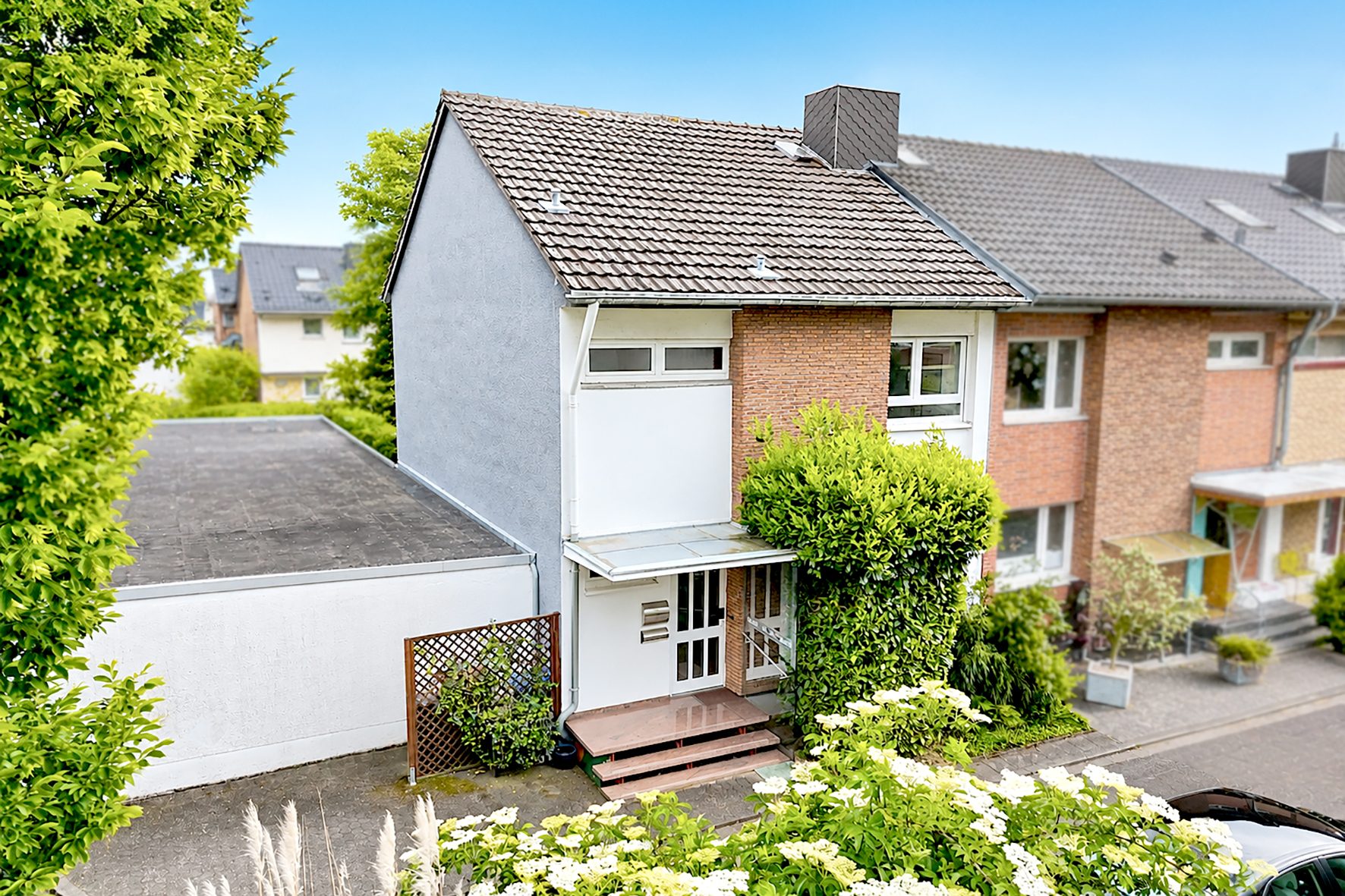 Gütelhöfer Immobilien - Immobilienangebot - Wesseling / Keldenich - Alle - Solides Reihenendhaus mit Garage, Garten und überdachter Terrasse in beliebter Lage von Keldenich