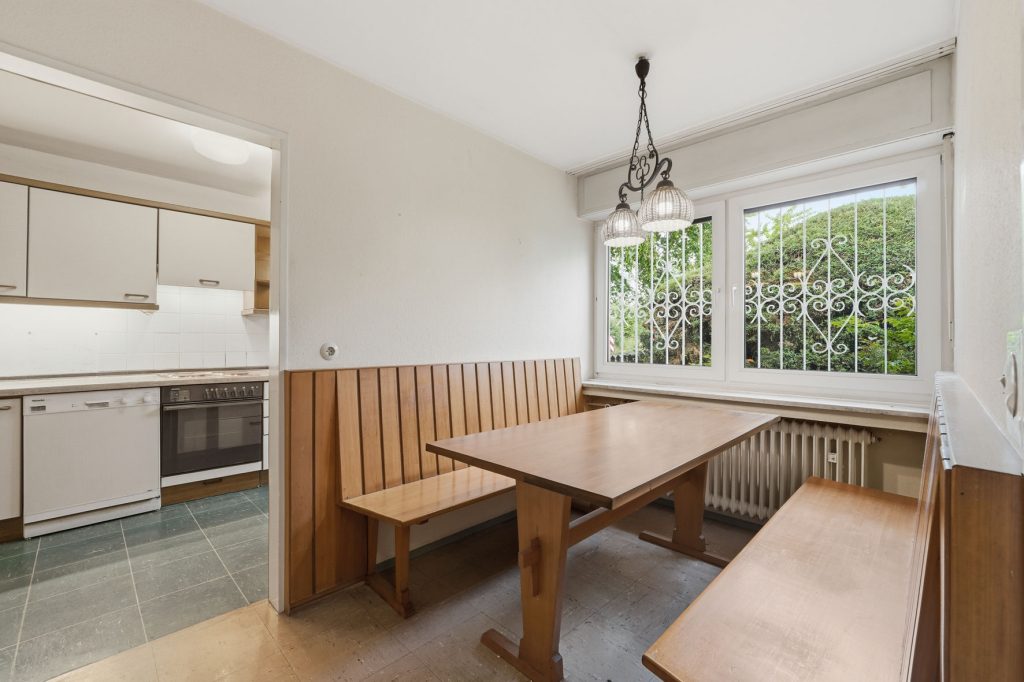 Gütelhöfer Immobilien - Immobilienangebot - Wachtberg / Niederbachem - Alle - Großzügiges Splitlevel-Reihenendhaus mit Garage, Garten und viel Potenzial in begehrter Wohnlage