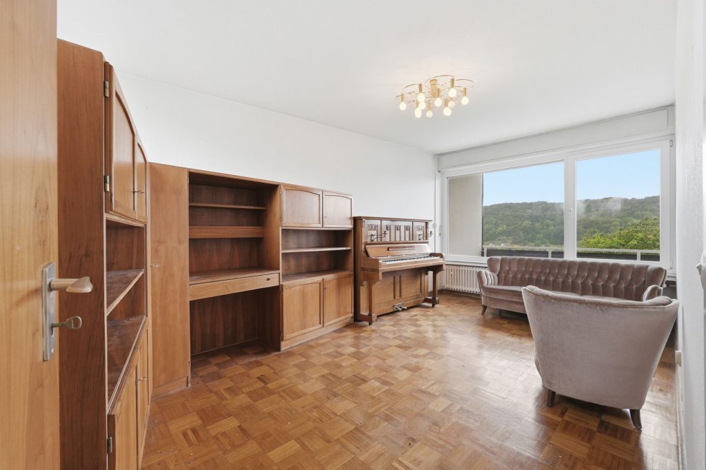 Gütelhöfer Immobilien - Immobilienangebot - Wachtberg / Niederbachem - Alle - Großzügiges Splitlevel-Reihenendhaus mit Garage, Garten und viel Potenzial in begehrter Wohnlage