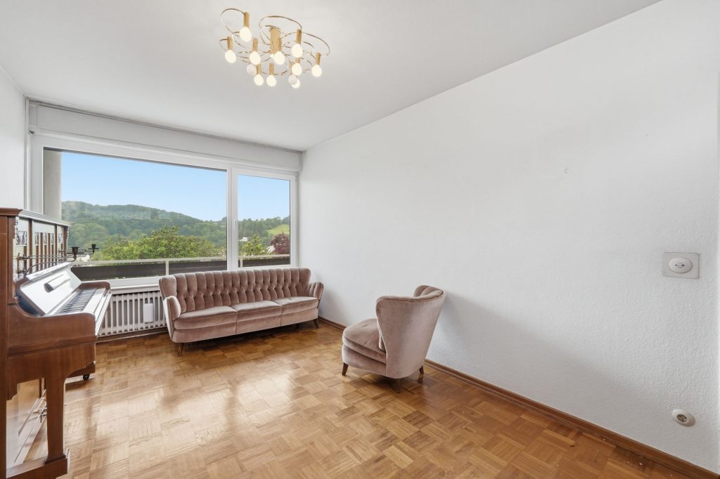 Gütelhöfer Immobilien - Immobilienangebot - Wachtberg / Niederbachem - Alle - Großzügiges Splitlevel-Reihenendhaus mit Garage, Garten und viel Potenzial in begehrter Wohnlage