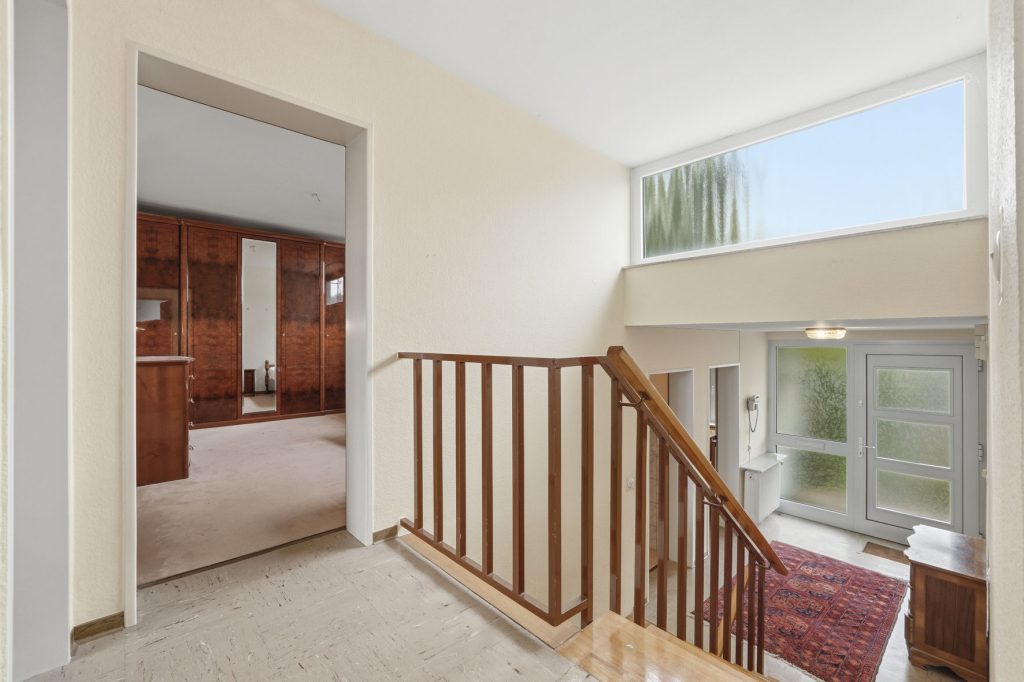 Gütelhöfer Immobilien - Immobilienangebot - Wachtberg / Niederbachem - Alle - Großzügiges Splitlevel-Reihenendhaus mit Garage, Garten und viel Potenzial in begehrter Wohnlage