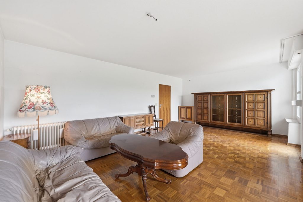 Gütelhöfer Immobilien - Immobilienangebot - Wachtberg / Niederbachem - Alle - Großzügiges Splitlevel-Reihenendhaus mit Garage, Garten und viel Potenzial in begehrter Wohnlage