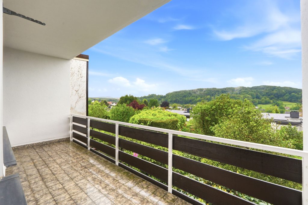Gütelhöfer Immobilien - Immobilienangebot - Wachtberg / Niederbachem - Alle - Großzügiges Splitlevel-Reihenendhaus mit Garage, Garten und viel Potenzial in begehrter Wohnlage