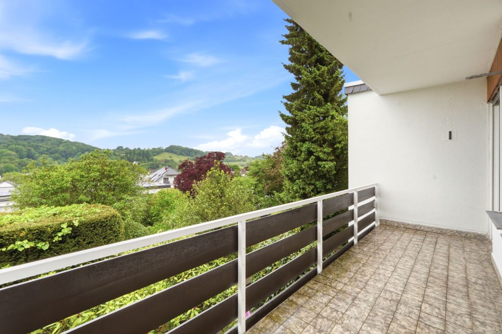 Gütelhöfer Immobilien - Immobilienangebot - Wachtberg / Niederbachem - Alle - Großzügiges Splitlevel-Reihenendhaus mit Garage, Garten und viel Potenzial in begehrter Wohnlage