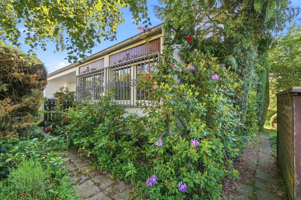 Gütelhöfer Immobilien - Immobilienangebot - Wachtberg / Niederbachem - Alle - Großzügiges Splitlevel-Reihenendhaus mit Garage, Garten und viel Potenzial in begehrter Wohnlage