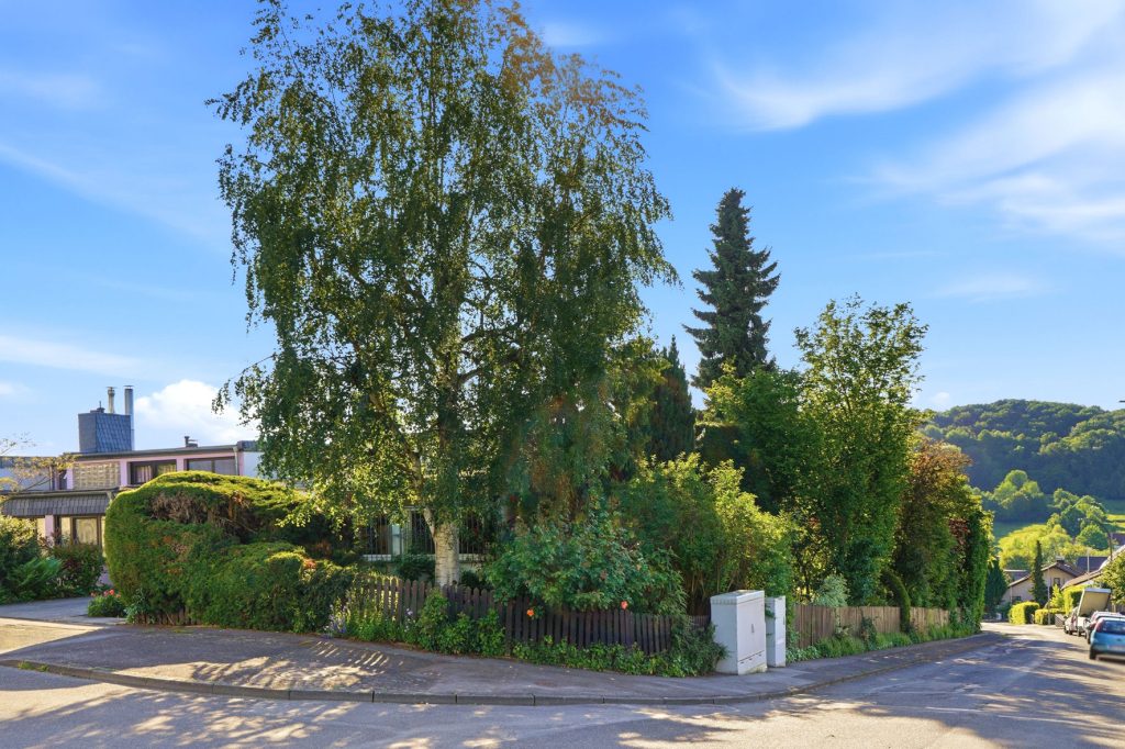 Gütelhöfer Immobilien - Immobilienangebot - Wachtberg / Niederbachem - Alle - Großzügiges Splitlevel-Reihenendhaus mit Garage, Garten und viel Potenzial in begehrter Wohnlage