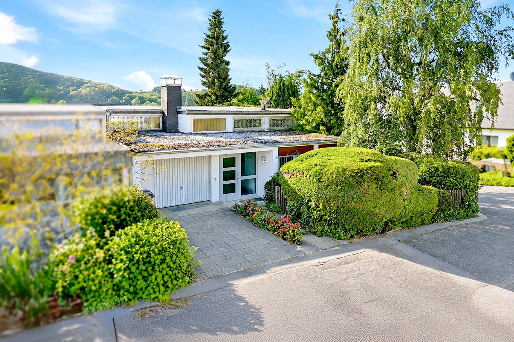 Gütelhöfer Immobilien - Immobilienangebot - Wachtberg / Niederbachem - Alle - Großzügiges Splitlevel-Reihenendhaus mit Garage, Garten und viel Potenzial in begehrter Wohnlage
