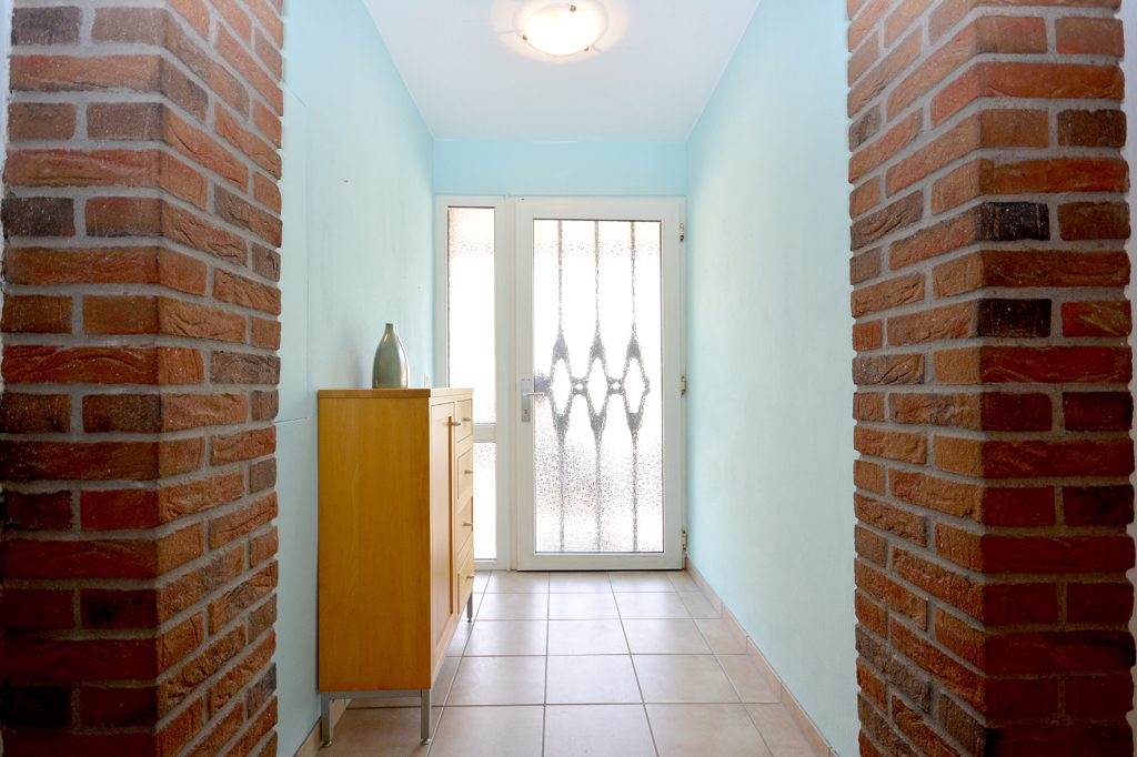 Gütelhöfer Immobilien - Immobilienangebot - Rheinbach / Ramershoven - Alle - Familienfreundliche Doppelhaushälfte mit zwei Bädern, Garage und Terrasse in Rheinbach-Ramershoven