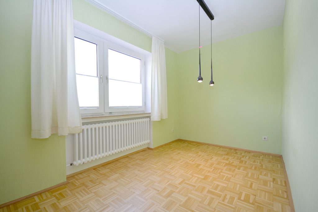 Gütelhöfer Immobilien - Immobilienangebot - Rheinbach / Ramershoven - Alle - Familienfreundliche Doppelhaushälfte mit zwei Bädern, Garage und Terrasse in Rheinbach-Ramershoven