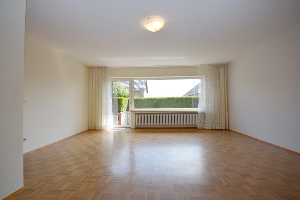 Gütelhöfer Immobilien - Immobilienangebot - Rheinbach / Ramershoven - Alle - Familienfreundliche Doppelhaushälfte mit zwei Bädern, Garage und Terrasse in Rheinbach-Ramershoven