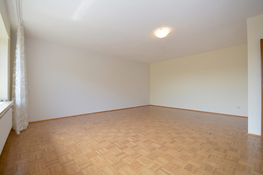 Gütelhöfer Immobilien - Immobilienangebot - Rheinbach / Ramershoven - Alle - Familienfreundliche Doppelhaushälfte mit zwei Bädern, Garage und Terrasse in Rheinbach-Ramershoven