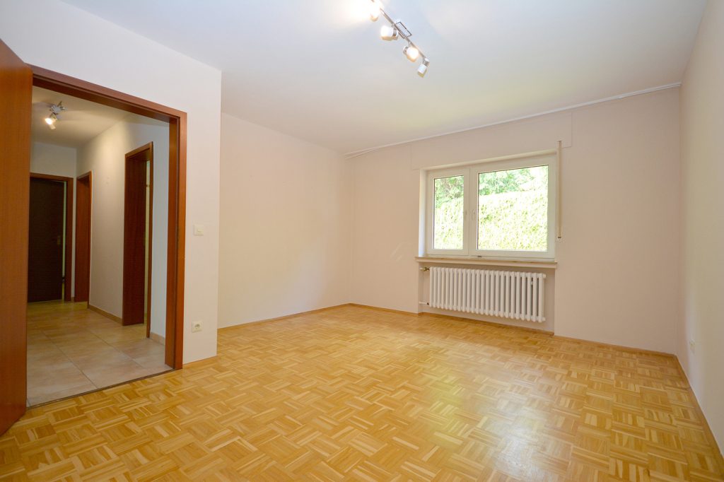Gütelhöfer Immobilien - Immobilienangebot - Rheinbach / Ramershoven - Alle - Familienfreundliche Doppelhaushälfte mit zwei Bädern, Garage und Terrasse in Rheinbach-Ramershoven