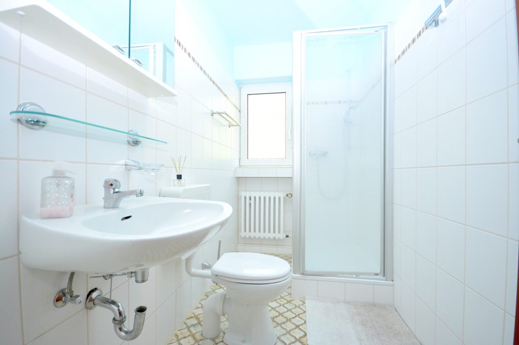 Gütelhöfer Immobilien - Immobilienangebot - Rheinbach / Ramershoven - Alle - Familienfreundliche Doppelhaushälfte mit zwei Bädern, Garage und Terrasse in Rheinbach-Ramershoven