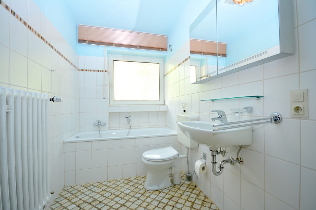 Gütelhöfer Immobilien - Immobilienangebot - Rheinbach / Ramershoven - Alle - Familienfreundliche Doppelhaushälfte mit zwei Bädern, Garage und Terrasse in Rheinbach-Ramershoven