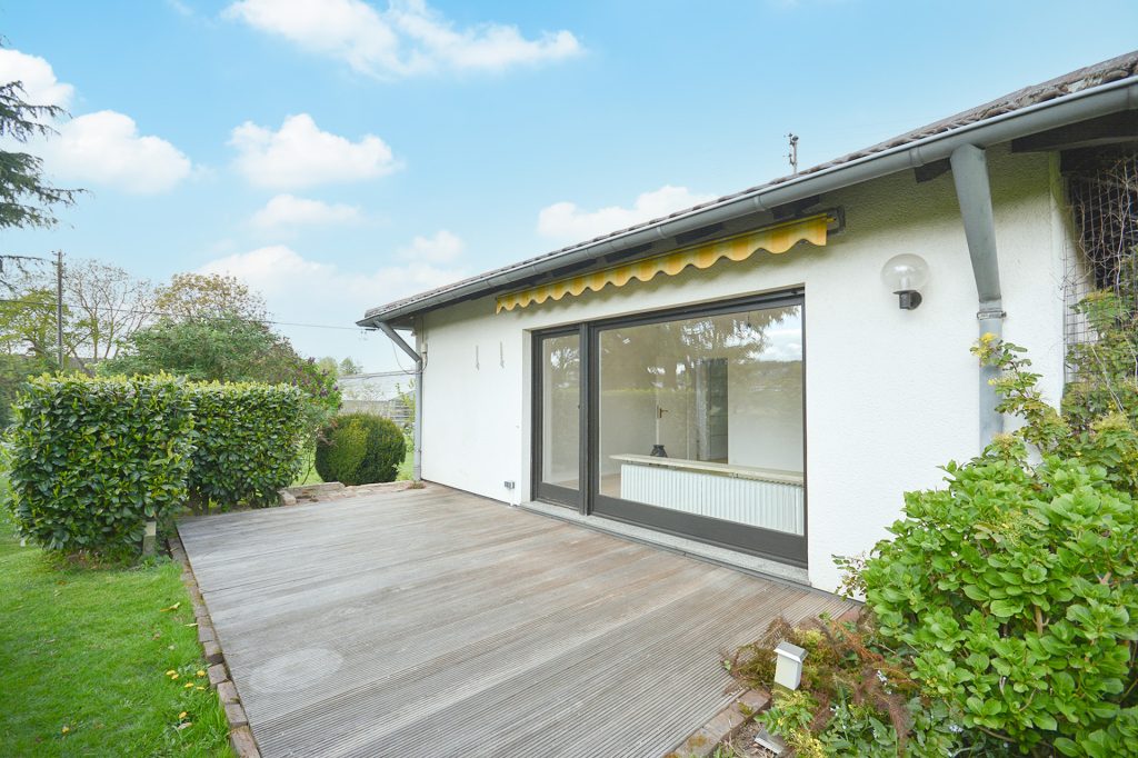 Gütelhöfer Immobilien - Immobilienangebot - Bornheim / Merten - Alle - Wohnen in der Natur! Renovierte und bezugsfreie Zweiraumwohnung mit Terrasse u. Stellplatz in Merten