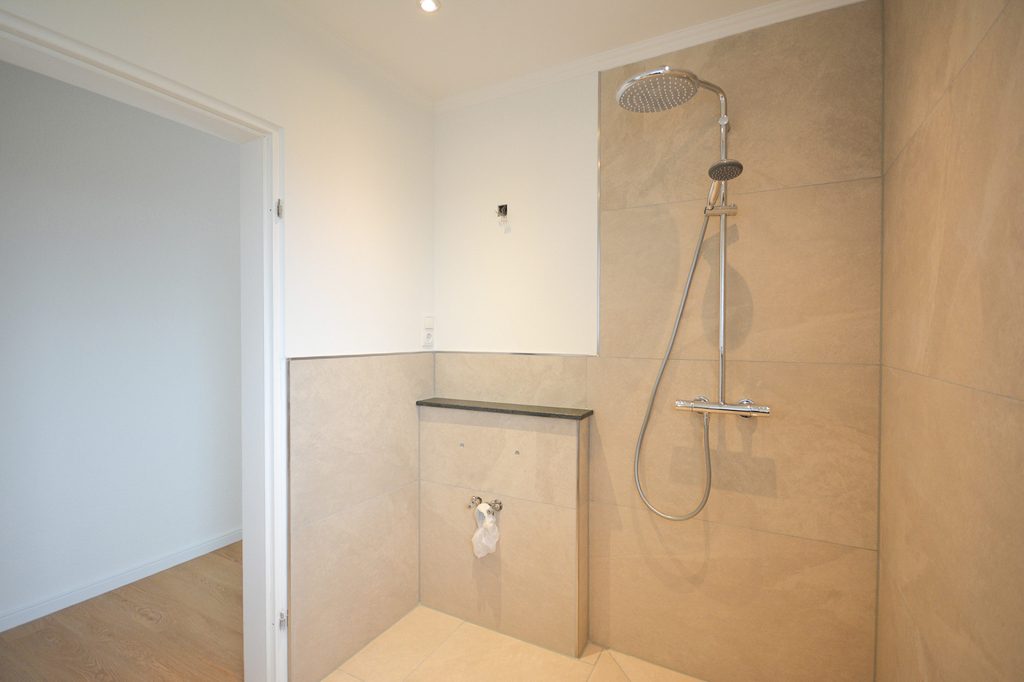 Gütelhöfer Immobilien - Immobilienangebot - Bornheim / Merten - Alle - Wohnen in der Natur! Renovierte und bezugsfreie Zweiraumwohnung mit Terrasse u. Stellplatz in Merten