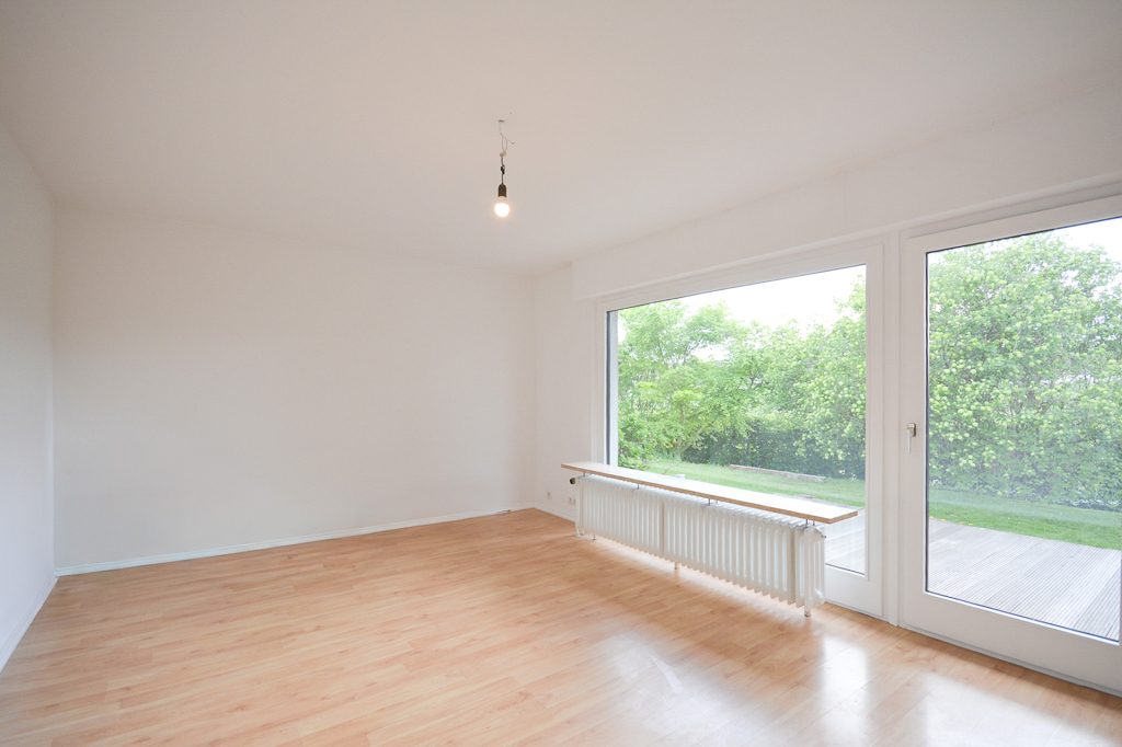 Gütelhöfer Immobilien - Immobilienangebot - Bornheim / Merten - Alle - Wohnen in der Natur! Renovierte und bezugsfreie Zweiraumwohnung mit Terrasse u. Stellplatz in Merten