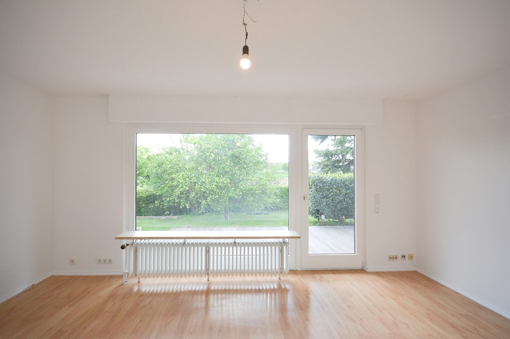 Gütelhöfer Immobilien - Immobilienangebot - Bornheim / Merten - Alle - Wohnen in der Natur! Renovierte und bezugsfreie Zweiraumwohnung mit Terrasse u. Stellplatz in Merten