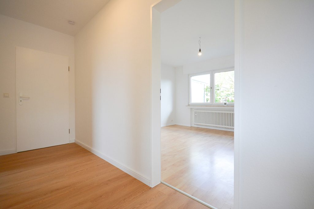 Gütelhöfer Immobilien - Immobilienangebot - Bornheim / Merten - Alle - Wohnen in der Natur! Renovierte und bezugsfreie Zweiraumwohnung mit Terrasse u. Stellplatz in Merten