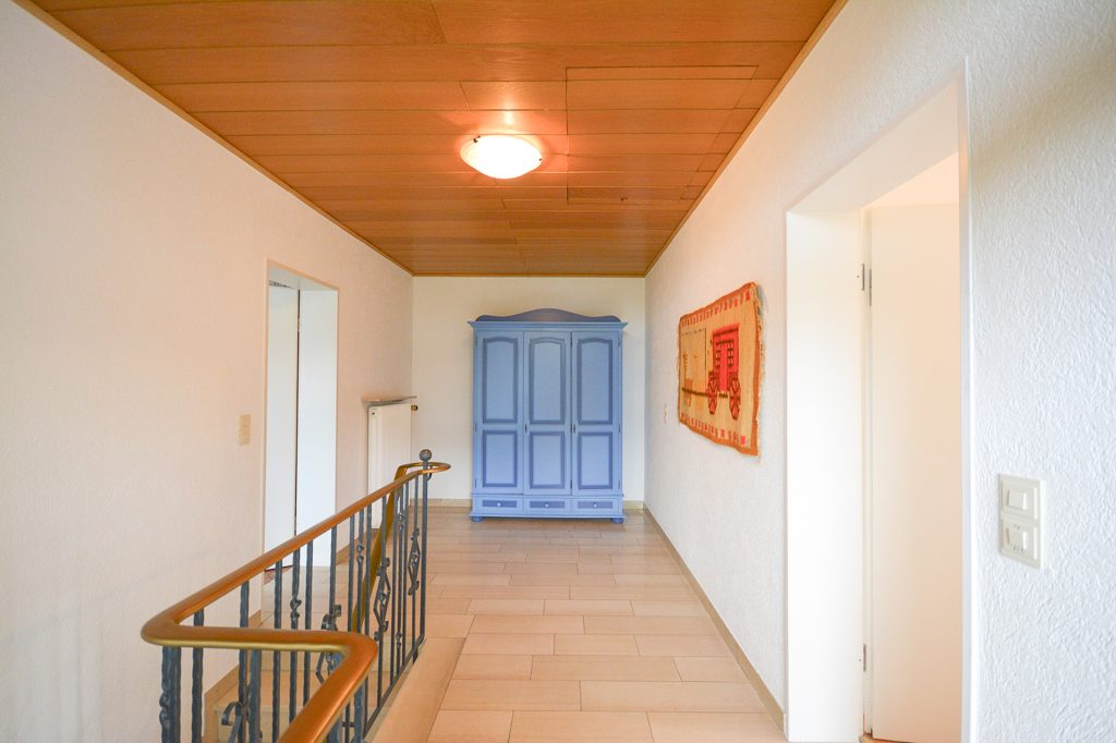 Gütelhöfer Immobilien - Immobilienangebot - Bornheim / Merten - Alle - Wohnen in der Natur! Renovierte und bezugsfreie Zweiraumwohnung mit Terrasse u. Stellplatz in Merten